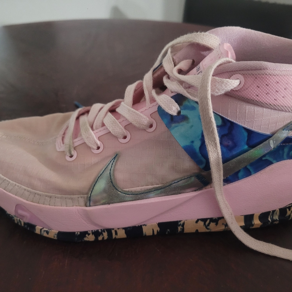 Vintage Nike Kevin Derrant no 7 Aunt Pearl dedication shoes size 10.5
